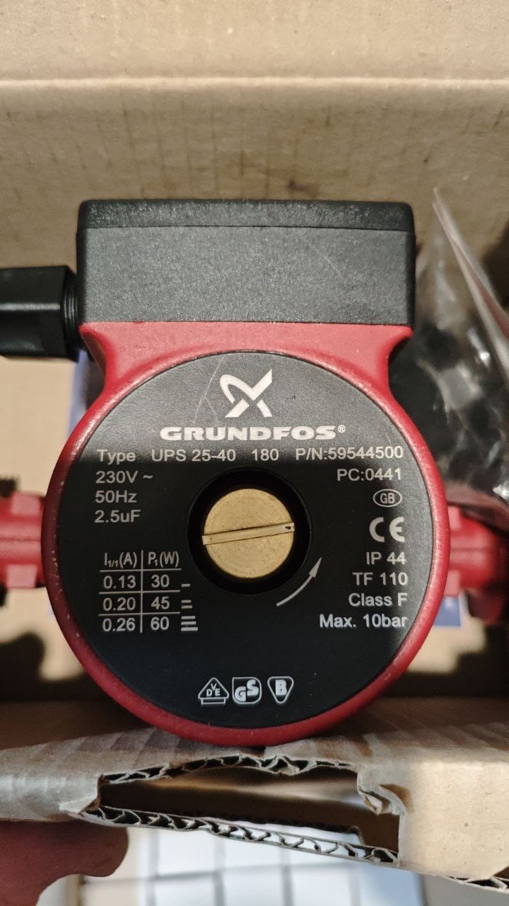 Циркуляційний насос Grundfos UPS 25-60-180 (Данія) 5 Циркуляційний насос Grundfos UPS 25-60 180мм Сербія — технічні характеристики на шильдику